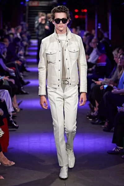 Look 24